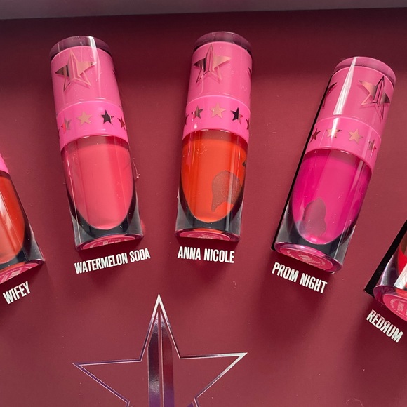 Jeffree Star Mini Velour Liquid Lipsticks in Red - Picture 4 of 5